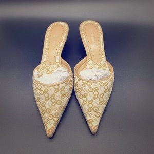 BCBGIRLS kitten Pumps